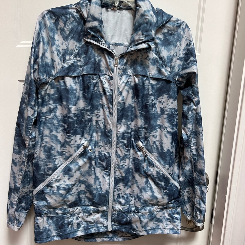 Lululemon Lightweight Adjustable Jacket With Vent… - image 4